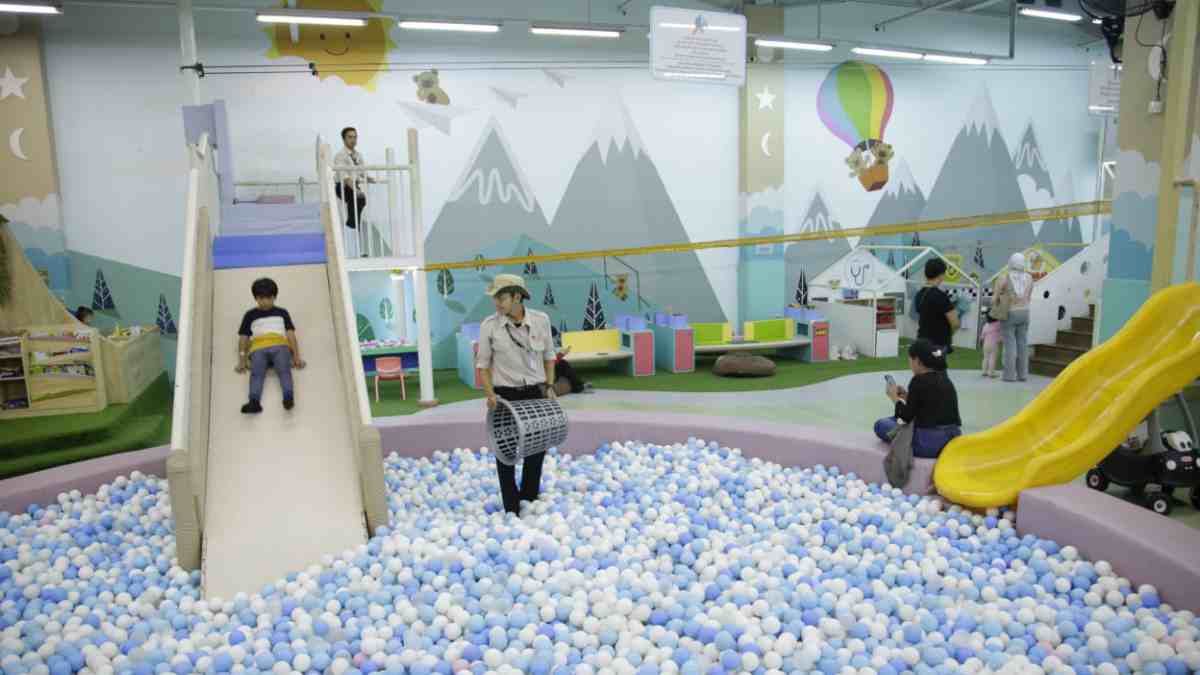 Bermain-Sambil-Belajar-di-Hooray-Bandung