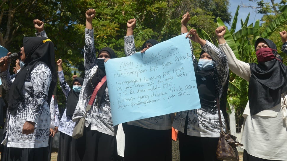 antarafoto-unjuk-rasa-guru-honorer-di-aceh-besar-170921-apls-4_ratio-16x9