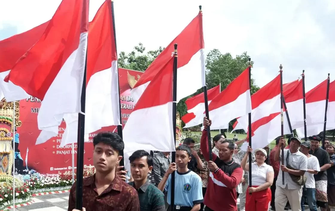 pengibaran-serentak-bendera-merah-putih-2588325.jpg (1)