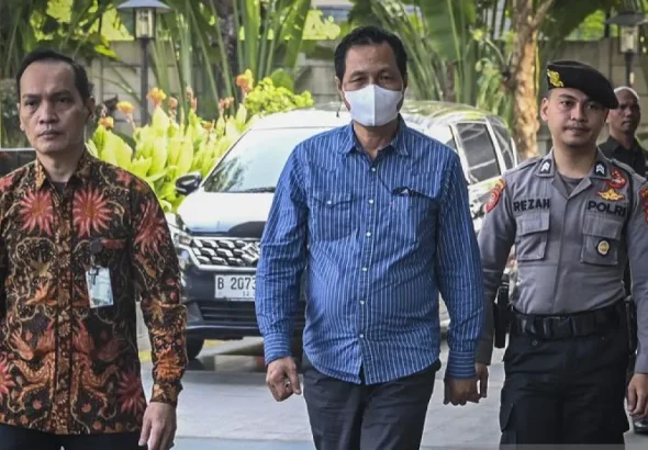 Bupati-Muara-Enim-tiba-di-KPK-usai-terjaring-OTT-09062026-gp-3_1.jpg