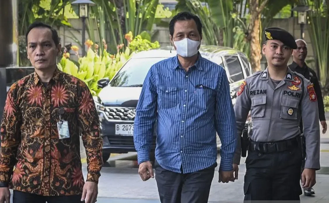 Bupati-Muara-Enim-tiba-di-KPK-usai-terjaring-OTT-09062026-gp-3_1.jpg