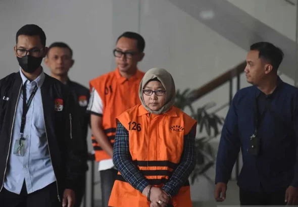 KPK-Tahan-Dua-Tersangka-OTT-Lanjutan-Kasus-Muara-Enim-110626-IES-15.jpg