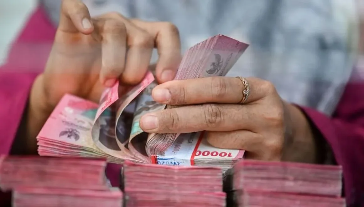 Nilai-tukar-rupiah-melemah-270726-RIV-5.jpg
